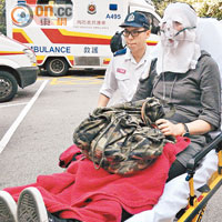 另一名大有街受傷女職員需用氧氣協助呼吸。