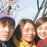 麥姓疑兇（左）早年與家人在南韓旅行合照。（本報台北傳真）