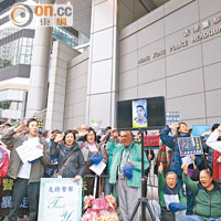 「保衛香港運動」成員遊行到警總撐警，並要求盡快拘捕黎智英。