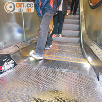 海富天橋<br>海富天橋扶手電梯的開關鎖匙孔，被人用英泥覆蓋。