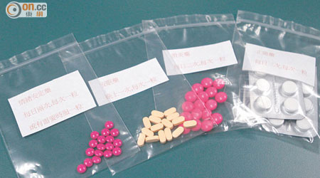 該批藥物只用透明膠袋包裝，貼上簡單藥名及用法。