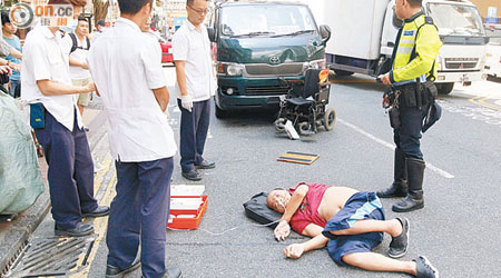 姓何男子當日被貨車撞倒，昏迷倒臥路中。（資料圖片）