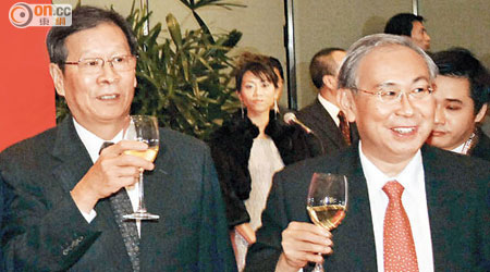 許仕仁（右）曾以廖暉贈他千萬元巨款助他解財困作為抗辯。