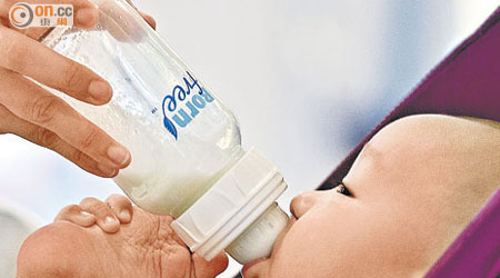 對奶類過敏的兒童，可隨年紀增長，逐步嘗試恢復飲奶。（資料圖片）