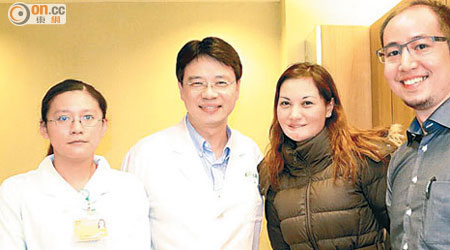 易小玲與長庚醫療團隊。（包克明攝）