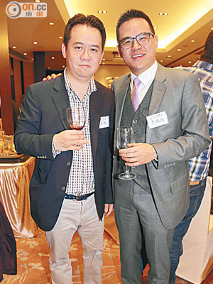 廖偉麟（左）鍾意炒樓，東華總理李曠怡（右）都話要跟佢學嘢。（溫國佳攝）