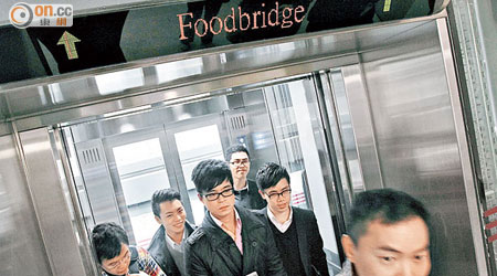 行人天橋的英文「Footbridge」串錯為「Foodbridge」