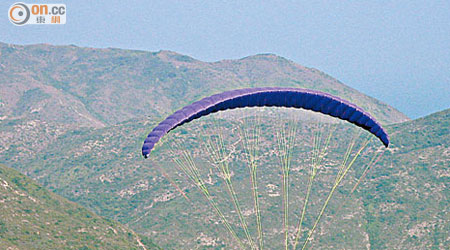 滑翔傘受一些喜愛運動人士歡迎。（資料圖片）