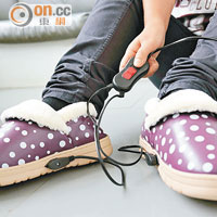 發熱保暖鞋聲稱可充電行走，達暖腳效果。