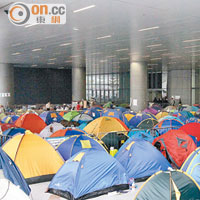 立法會行管會通過試行多項辣招，包括禁止帶帳篷進入示威區。（資料圖片）