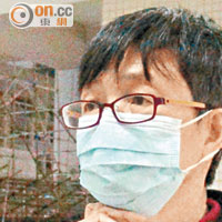 李太：「有親人撞到頭部在腦外科病房留醫，病床多到放出走廊，醫護人員個個都好忙；有時經過急症室見到起碼等六個鐘。」