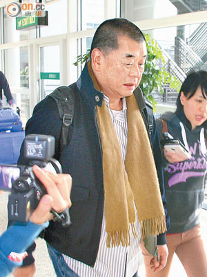 黎智英昨由台灣返港，料警方本周內會致電他到警署助查及拘捕。