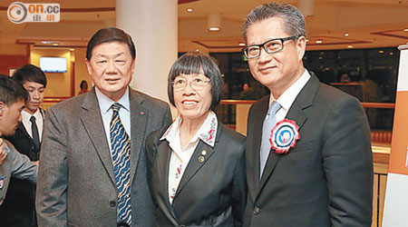 李樂詩（中）獲城市大學校董會主席胡曉明（左）同陳茂波捧場支持。
