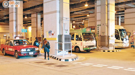 彩明<br>彩明交匯處只於早上繁忙時間及泳季假日才有巴士行走，其他小巴及過境巴士班次亦疏落。