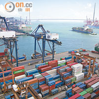 和黃港口專責中港與海外的港口業務。