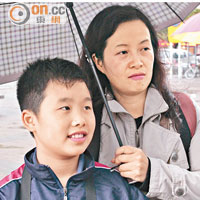 雙非童家長梁太指其子自小已在港讀書，相當適應，暫不會考慮使用「返回機制」。