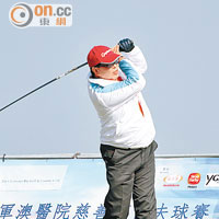 王桂壎打高球有姿勢、有實際。