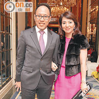 百仁基金主席李文俊（左）冧莊做多屆，獲太太黃敏儀全力支持。