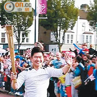 張敬龍是倫敦奧運火炬手之一。