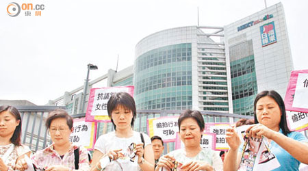 過去有不少團體到壹傳媒總部抗議其旗下刊物宣淫。