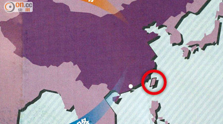 台灣與其他周邊地方卻是淺紫色（紅圈示），當中台灣更有黑線框起，被質疑有人是政治不正確。