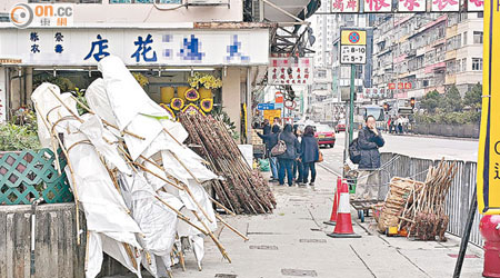 大量物品放置行人路上，食環署卻稱查無所獲。