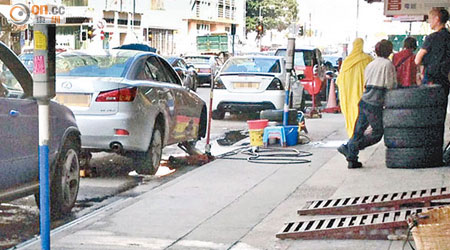 九龍城道有車行被指常佔用咪錶位維修車輛及洗車。