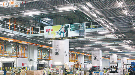 國泰航空貨運站貨物處理量可達二百六十萬公噸。