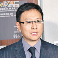 陳家洛的「旗升不起」言論遭批評。