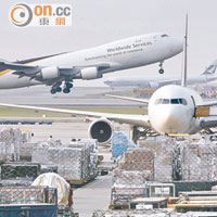 機場貨物吞吐量年年上升。