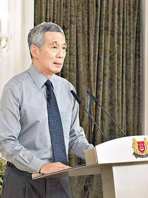 李顯龍在全國講話中，眼紅哽咽地呼籲國民團結。（新加坡政府圖片）