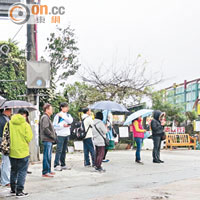 大埔元嶺村總站於早上時段輪候者眾，有乘客直指小巴班次不足問題已存在多時。