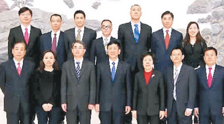 曹建明（前左四）在北京會見澳門廉政專員張永春（前左三）。（互聯網圖片）