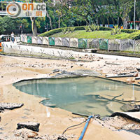 爆水管現場遺下破洞。（黃永健攝）