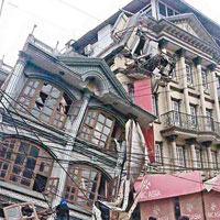 加德滿都有建築物倒塌。（互聯網圖片）