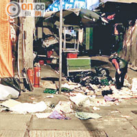 閣麟街入夜後即有大量垃圾堆積，疑為鼠患源頭之一。