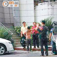 深圳公安在一間賓館拘捕綁匪同黨。（資料圖片）
