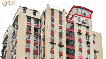 涉事大廈天台（紅框示）明顯有僭建屋，疑已闢作住所。