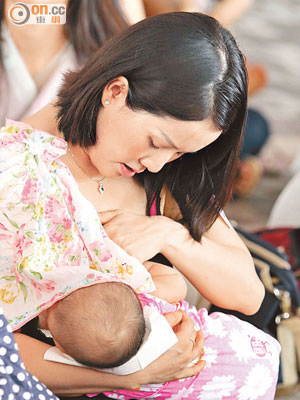 婦女餵哺母乳，有助減低乳癌風險。