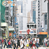 社科院發表《城市競爭力藍皮書》，香港在綜合經濟競爭力排名十三年來首次變「老二」。（何頴賢攝）