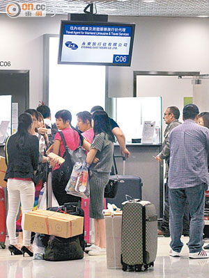 疑感染新沙士南韓男子於本港機場乘永東直通巴往內地。