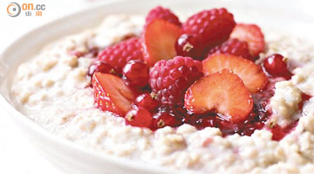 專家建議，早餐吃麥片粥可減糖尿風險。