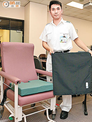 東區醫院研發專門為痛症病人而設的乳膠坐墊，可助維持正確坐姿。