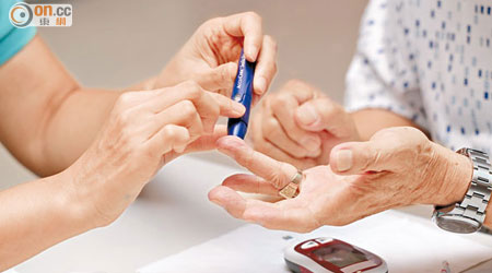 二型糖尿病患者需監察血糖水平，需定期「篤手指」。
