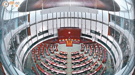 政改首日辯論共有廿五名議員發言，當中十六人表明反對。（黃仲民攝）