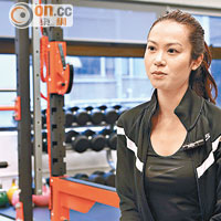 健身教練馮敏芝指，要正確增加肌肉，必須靠定期健身。