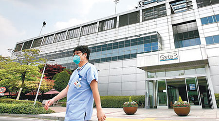 南韓新沙士疫情持續，圖為「疫院」之一的三星首爾醫院。（彭博社圖片）