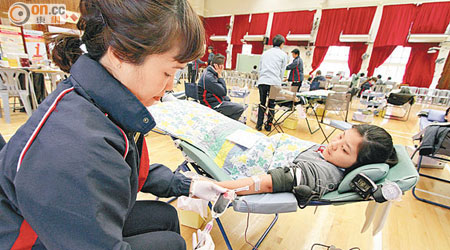 受考試季節及惡劣天氣影響，本港近日捐血人數明顯減少。