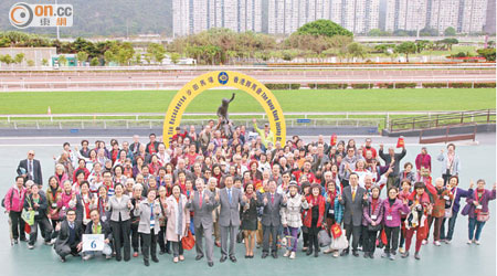 香港賽馬會趁今年一百三十周年誌慶，舉行十八場社區萬歲宴，答謝長者們對香港的貢獻。