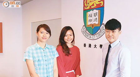 楊志聰（右）及蔡倩怡（左）同寄語應屆畢業生，大學選科時要以興趣為依歸。（鍾君容攝）